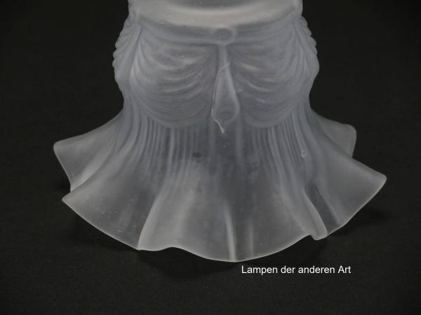 Jugendstil Lampenschirm gebraucht, satiniertes Glas, zylindrischer Hals, verziert mit aufgeworfenen Volants, Wellenrand gekniffen, Nostalgie Ersatzglas für alte Lampen, Griffrand Ø 6cm, Spannungsriss im Glas - aber nicht kaputt