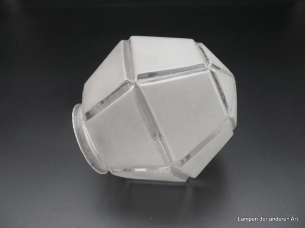 Jugendstil Lampenschirm gebraucht, Glas, Prismenform, Flächen satiniert,  D: 14cm, H: 16cm, Griffrand 8cm liegend