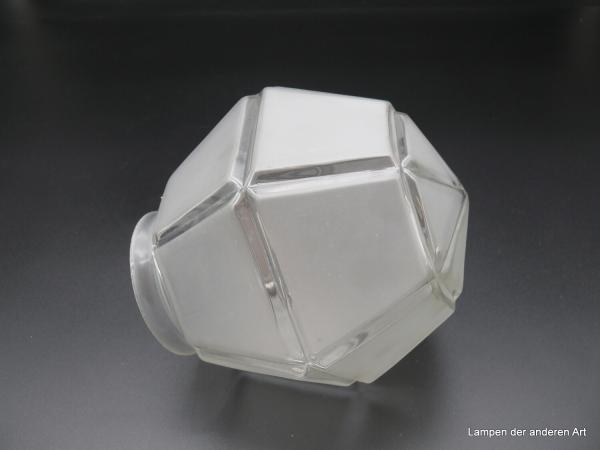 Art Deco Lampenschirm gebraucht, Glas, Prismenform, Flächen satiniert,  D: 14cm, H: 16cm, Griffrand 8cm liegend