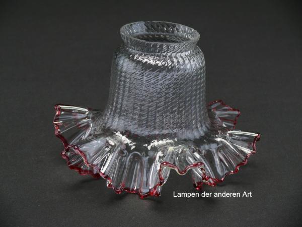 2-er Set Jugendstil Lampenschirm gebraucht, gerader Glaszylinder Klarglas, Oberfläche reliefiert, aufgezogener stark gekniffener Rand, extra aufgelegter Glasfaden in rot als Abschluss, Ersatzglas, D: ca.15cm, H: ca.10cm, Glashalter Ø 6cm, einzeln stehend