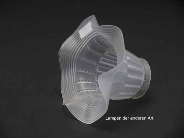 antiker Jugendstil Lampenschirm gebraucht, Glas satiniert, Wandung plastisch mit drei verschiedenen Dekoren verziert, Nostalgie Ersatzglas, D: ca.14,5cm, H: ca.10cm, Glashalter Griffrand Ø 6cm, seitlich
