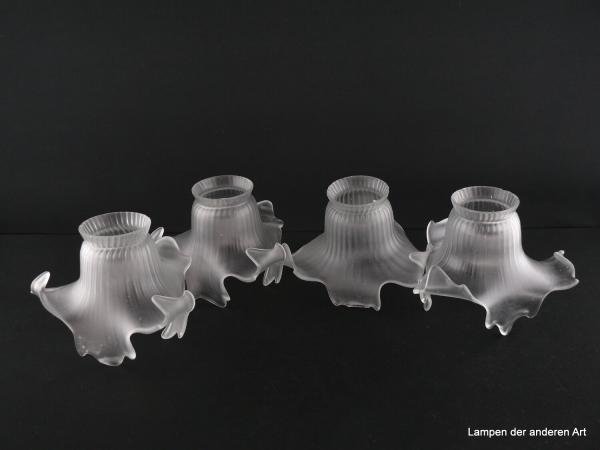 4-er Set Jugendstil Lampenschirm gebraucht, Glas grausatiniert, Oberfläche zum Rand hin sich abschwächend reliefiert, aufgezogener Rand, fast spitz gezackte im Wechsel nach innen bzw. außen gebogene Blütenblätter