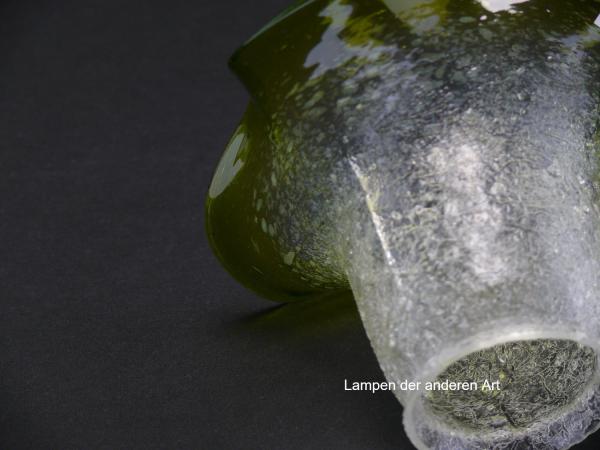 antiker Jugendstil Lampenschirm gebraucht, gerader Glaszylinder geeist, aufgezogener Rand flaschengrün, Nostalgie Ersatzglas, D: ca.15cm, H: ca.11cm, Glashalter Griffrand Ø 6cm, Detail Riss Zylinder