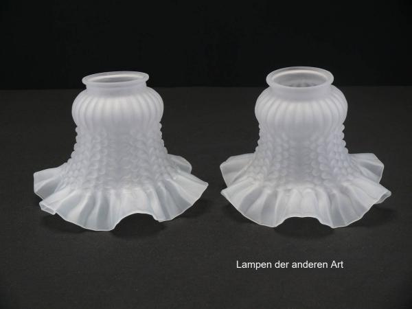 2-er Set Jugendstil Lampenschirm gebraucht, Glas grau satiniert, starker formaler Bezug zu einer Blüte, reliefierte Oberfläche, leichter Blaustich am ausgezogenen Rand, Nostalgie Ersatzglas für alte Lampen