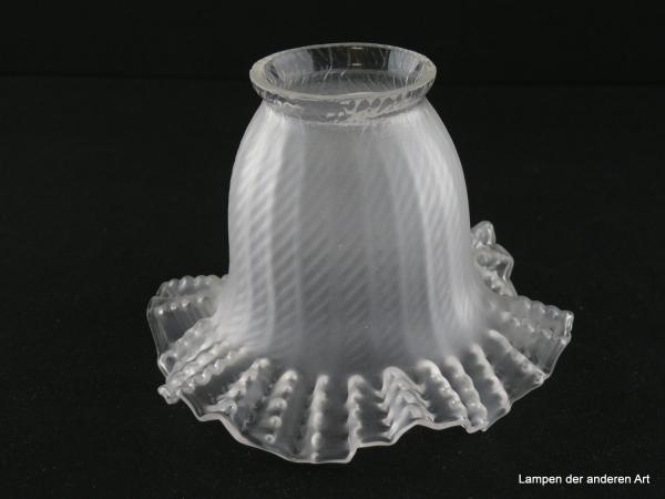 Jugendstil Lampenschirm gebraucht, 3-er Set, Glas satiniert, leichte Struktur im zylindrischen Teil, gefalteter geschwungener Rand, Faltenbögen mit perlenartigen Erhebungen, Nostalgieschirm, Ersatzglas D: 15cm, H: 11cm, Glashalter Griffrand 6cm, einzeln