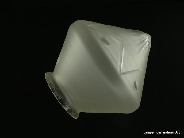Art Deco Lampenschirm gebraucht, Glas grau satiniert, zusammengesetzte Konusform, teils geschliffene Wandung, Nostalgie Ersatzglas, D: ca.15cm, H: ca.14cm, Glashalter Griffrand 8cm, liegend