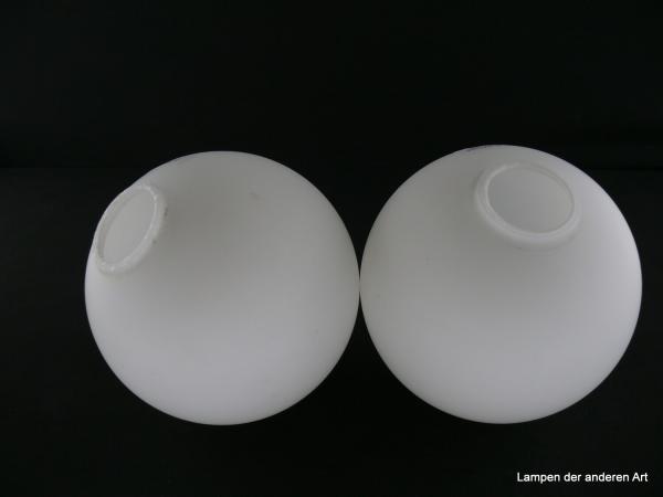 Jugendstil Lampenschirm gebraucht, 2-er Set Glaskugeln weiß, Ersatzschirm für alte Lampen, D: ca.15cm, H:ca.15cm, ohne Griffrand Glashalter, Loch 40mm, Klemmbefestigung, seitlich