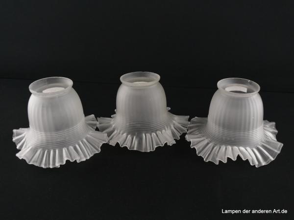 3-er Set Jugendstil Lampenschirm gebraucht, Glas grau satiniert, stilisierte Blüte, Zylinder mit leicht strukturierter Oberfläche, im Übergang zum fast waagerecht abstehenden Rand gerillt, Nostalgie Ersatzglas, D: ca.15m, H: ca.9cm, Glashalter 6cm