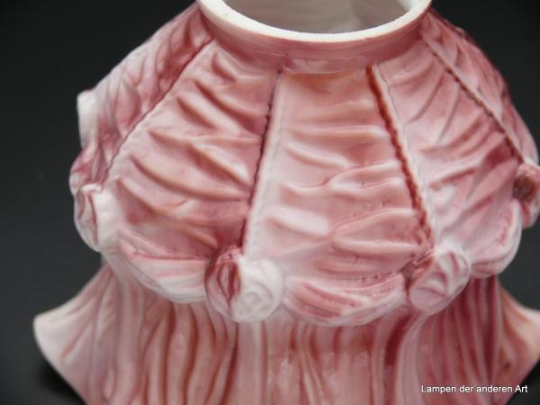 Jugendstil Lampenschirm gebraucht, weiß-rosa, mit reliefiertem Faltenwurf,  D: 15cm, H: 12cm, Griff-Rand 6cm Detail
