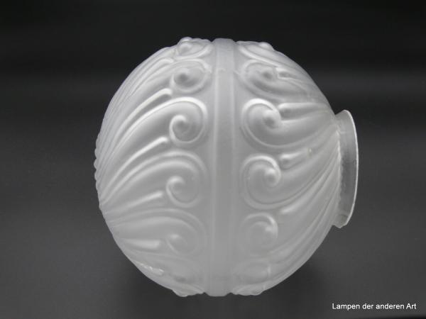 Jugendstil Lampenschirm gebraucht, satiniertes Kugelglas, mittig durch Wulst getrennt, gewellte Linienführung als dekorative Ornamente, reliefierte Rosette als zentraler Blickfang, Nostalgie Ersatzglas, D: ca. 15cm, H: ca.15cm, Glashalter 8cm, liegend