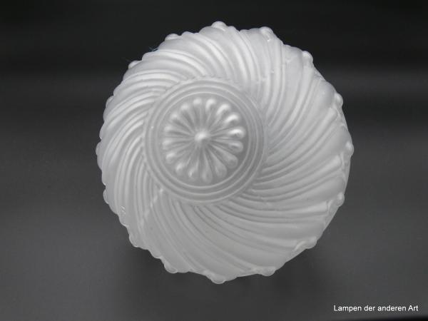 Jugendstil Lampenschirm gebraucht, satiniertes Kugelglas, mittig durch Wulst getrennt, gewellte Linienführung als dekorative Ornamente, reliefierte Rosette als zentraler Blickfang, Nostalgie Ersatzglas, D: ca. 15cm, H: ca.15cm, Griff 8cm, Detail Rosette