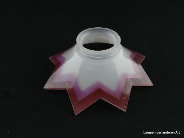 Jugendstil Lampenschirm gebraucht, Glas opal weiß, achteckiger Stern, Schulter angeschrägt, spitze Zacken in zweifacher farblicher Abstufung rosarot gefasst, Nostalgie Ersatzglas D: ca.16cm, H: ca.6cm, Glashalter Griffrand 6cm