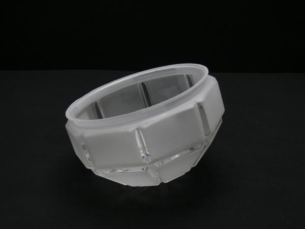 Jugendstil Lampenschirm gebraucht, Glas satiniert, Halbkugel, Oberfläche durch Facetten gestaltet, kleines Nostalgieglas D: 16cm H: 9cm, Griffrand Glashalter 15cm, liegend