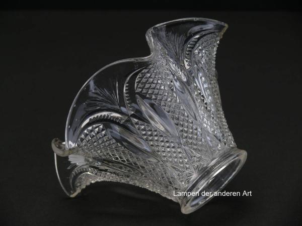 antiker Jugendstil Lampenschirm gebraucht, Pressglas klar, ausgestellte reliefierte Wandung, geschwungener Abschlussrand, Ersatzglas D: ca.16cm, H: ca.9cm, Griffrand 6cm, seitlich
