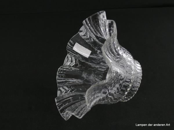 Jugendstil Lampenschirm gebraucht, schüsselförmiger Körper, farbloses Klarglas, gefüllte Struktur, untere Zone ausgestellt, mehrfach gekniffen, Ersatzglas, Nostalgieglas für Öllampen, seitlich