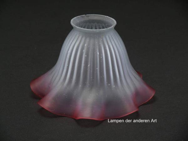 Jugendstil Lampenschirm gebraucht, antik, Glas grau satiniert vertikal eingearbeitete Rillen, übergehend in ausgestellten sanft gewellten Rand rot abgesetzt, Nostalgie Ersatzglas, Glashalter 6cm, herstellungsbedingte Lufteinschlüsse sichtbar