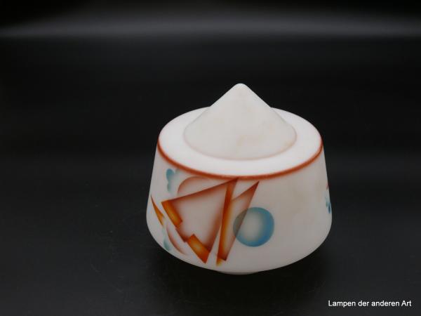 Art Deco Lampenschirm gebraucht,  opal weiß mit abstraktem Spritzdekor mit Motiven aus der Natur auf der konisch geformten Wandung und mit Ringlinie am Absatz zum spitz zulaufenden Dorn, Ersatzglas D: 16cm, H: 14cm, Griffrand 8cm