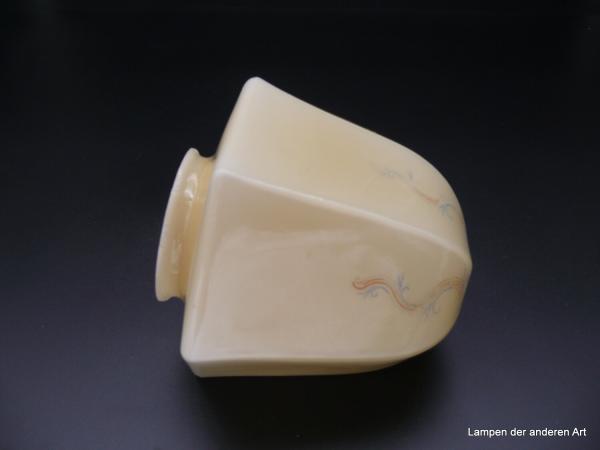 Art Deco Lampenschirm gebraucht, Uranglas gelb mit zarten Ranken dekoriert,  D: 16cm, H: 15cm, Griff-Rand 8cm liegend