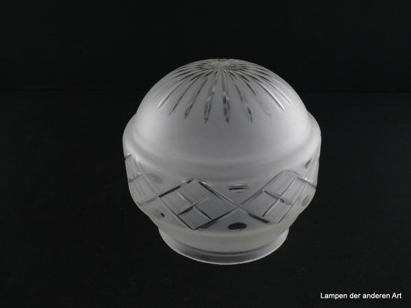 Jugendstil Lampenschirm gebraucht, Glas grau satiniert, Kugel, Wandung mittig eingeschnürt, zwischen Schulter und Einschnürung durchgehendes Schliffmuster, Wölbung im Unterteil Dekor Strahlenschliff,  Ersatzschirm, D: ca.16cm, H: ca.15cm, Griffrand 12,5cm