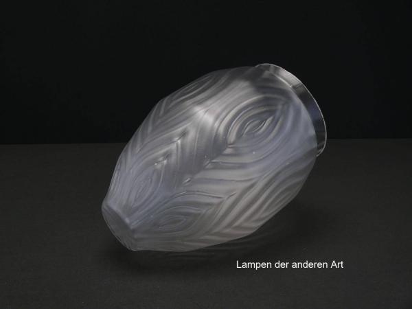 antiker Jugendstil Lampenschirm gebraucht, satiniert grau, Zapfenform, reliefierte Oberfläche - stilisierte Pfauenfedern, kreisrunder flacher Schirmboden, Nostalgie Ersatzschirm, liegend