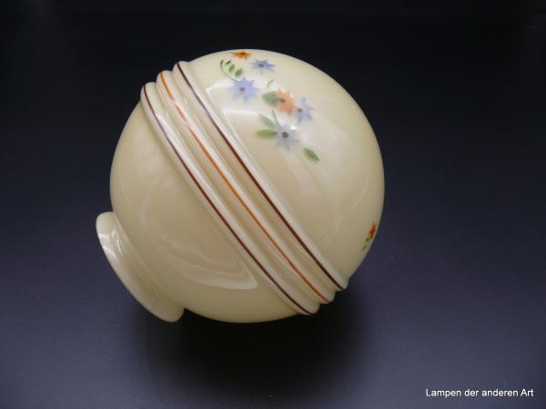 Art Deco Lampenschirm gebraucht, Glas, Kugel hellgelb, darauf Spritzdekor Blumenmotiv, Ersatzschirm D: 16cm, H: 15cm , Griff-Rand 8cm liegend