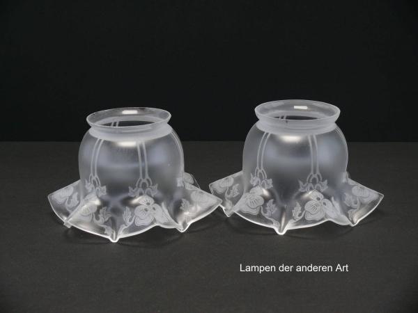 2-er Set Jugendstil Lampenschirm gebraucht, antikes Glas satiniert, ausgestellter Rand, florale Ätzmotive umlaufend, Nostalgie Ersatzglas, Glashalter Ø8cm, stehend