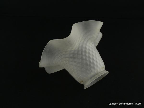 3-er Set Jugendstil Lampenschirm gebraucht, Glas grau satiniert, stilisierte Blüte, reliefierte Rhomben auf der zylindrischen Wandung, Nostalgie Ersatzglas, D: ca.17m, H: ca.10cm, Glashalter Griffrand 6cm, leichte Gebrauchsspuren, seitlich