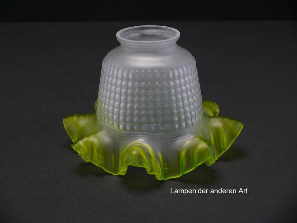 Jugendstil Lampenschirm gebraucht, antik, Glaszylinder grau satiniert, erhabene Oberfläche aus kleinen Quadraten, hellgrüner ausgeformter Rand, Nostalgie Ersatzglas, Griffrand 6cm