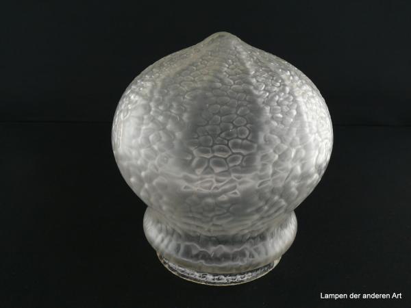 Jugendstil Lampenschirm gebraucht, Glas grau satiniert, ornamentale Abstraktion, Zwiebelturm, unterhalb der Schulter eingeschnürt, danach kugelförmig ausgeformt, Wandung genarbt, Nostalgie Ersatzglas, D: ca. 17cm, H: ca.20cm, Glashalter Griffrand 12,5cm
