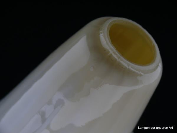 Jugendstil Lampenschirm gebraucht, Glas gelblich glänzend, glatte Wandung, Form nachempfundene Callablüte, Nostalgie Ersatzglas, D: ca. 17cm, H: ca.21cm, ohne Glashalter Griffrand, Loch 30mm, Detail oben