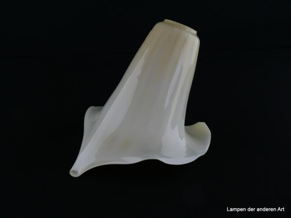 Jugendstil Lampenschirm gebraucht, Glas gelblich glänzend, glatte Wandung, Form nachempfundene Callablüte, Nostalgie Ersatzglas, D: ca. 17cm, H: ca.21cm, ohne Glashalter Griffrand, Loch 30mm