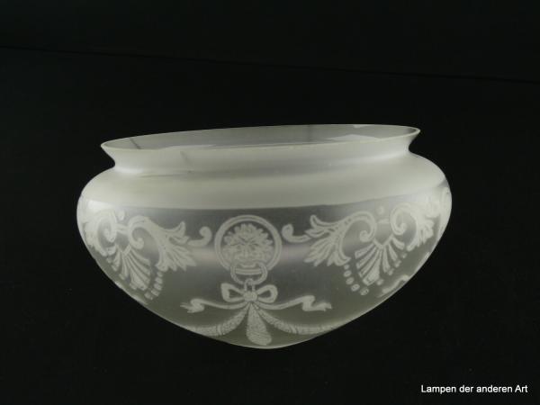 Jugendstil Lampenschirm gebraucht, Glas grau satiniert, halbkugelförmig, Kuppelschirm, Wandung mit geätzten Motiven, die an historische Trachtengehänge erinnern dekoriert, Nostalgie Ersatzschirm D: ca.18cm, H: ca.10cm, Griff Sondergröße 16cm, von unten