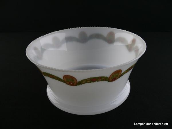 Jugendstil Lampenschirm gebraucht, Glas opal weiß, unterhalb der Schulter eingeschnürt, kegelförmig ausgestellte Wandung, genoppter Rand, dekoriert mit umlaufender Girlande und angehängten Medaillons, Glashalter 6cm, von unten