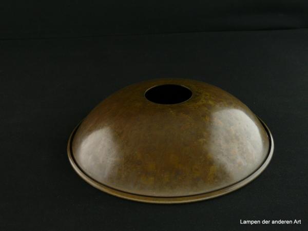 Kupferlampenschirm gebraucht, braun patinierte Oberfläche, Nostalgie Ersatzschirm D: ca.20cm, H: ca.5cm, ohne Glashalter Griffrand, Loch gemessen ca. 45mm, für E27 Fassungen mit Schraubring