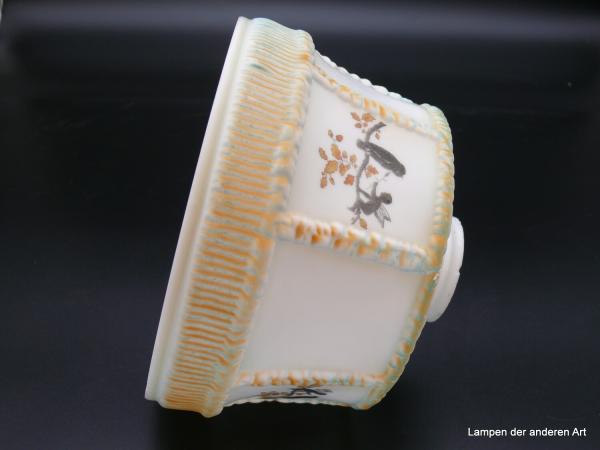 Jugendstil Lampenschirm gebraucht, Glas opal weiß mit Dekor Fee auf einem Zweig, D: 20cm, H: 14cm, Griff-Rand 6cm liegend
