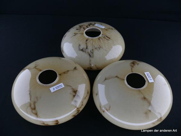 Art Deco Lampenschalen gebraucht, 3-er Set, Glas hellgelb-braune Maserung, innen weiß,  glatte Oberfläche, Nostalgieglas D: 20cm, H: 6,5cm, Loch 45mm