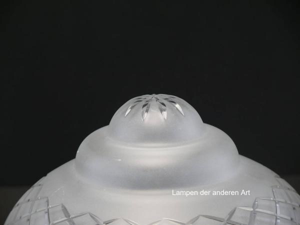 Jugendstil Lampenschirm, Kuppelschirm gebraucht, Glas grau satiniert mit Schliff, final Strahlen, umlaufend Rautenband, Wandung zweifach geschnürt, D: ca. 20cm, H: ca. 15cm, antikes Ersatzglas, Detail Schirmabschluss