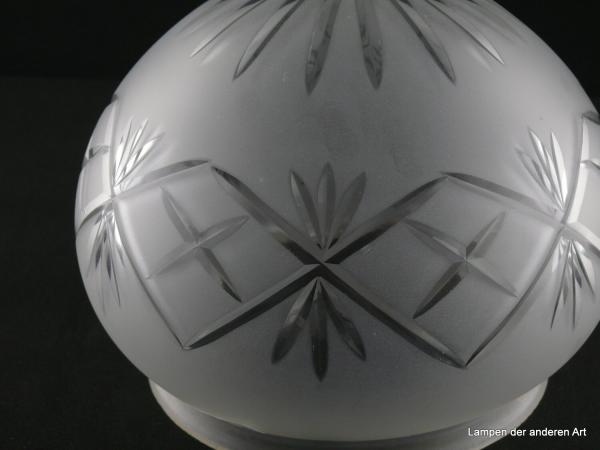 Jugendstil Lampenschirm, Kuppelschirm gebraucht, grau satiniert mit Schliff, final Strahlen, umlaufend Rautenband, D: ca. 21cm, H: ca. 16cm, antikes Ersatzglas, Griffrand 16cm, Detail Schliffdekor