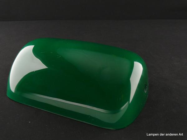 Jugendstil Lampenschirm gebraucht, für Bankerlampe, Glas, glänzende dunkelgrüne Oberfläche, innen weiß, Nostalgie Ersatzschirm Breite: 22,5cm, Tiefe: 13,5cm, Höhe: 7,5cm, Bohrung beidseitig Ø 11mm