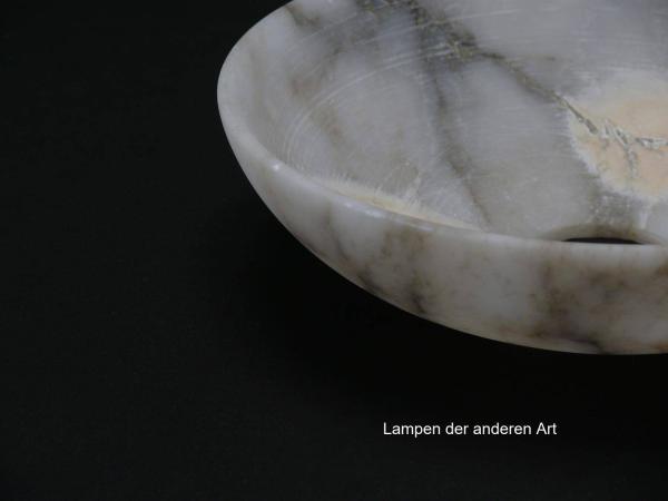 antike Alabaster Lampenschale, gebraucht, weiß/grau/braun, Nostalgie Ersatzschirm, D: ca.22cm, H: ca.6cm, ohne Glashalter Griffrand, Loch 45mm, Detail Wandung