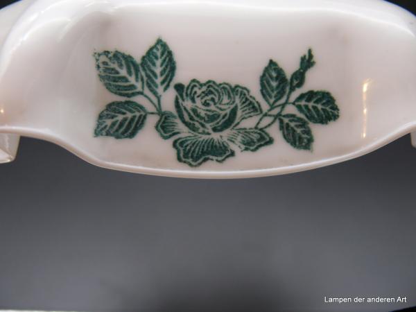 Jugendstil Lampenschirm gebraucht, Glas opal weiß Rosendekor dunkelgrün, gekniffener, ausgestellter Rand, Ersatzschirm D: 22cm, H: 7cm, Griffrand 8cm Detail Rosendekor