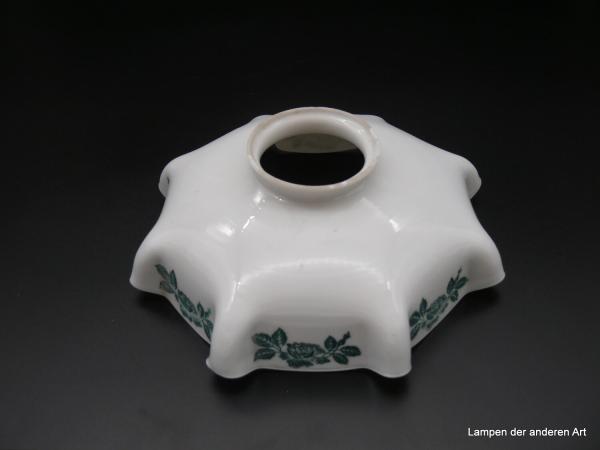 Jugendstil Lampenschirm gebraucht, Glas opal weiß Rosendekor dunkelgrün, gekniffener, ausgestellter Rand, Ersatzschirm D: 22cm, H: 7cm, Griffrand 8cm