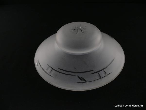 Jugendstil Lampenschirm gebraucht, Glas, satinierte Oberfläche, breite Schulter mit Kerbschliff verziert, abgeschnürtes Endstück halbrund mit Sternschliff,  Nostalgie Ersatzschirm D: 23cm, H: 10cm, Glashalter Griffrand 20cm