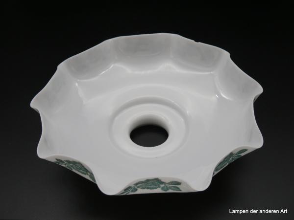 Jugendstil Lampenschirm gebraucht, Glas opal weiß, Rosendekor dunkelgrün, gekniffener, ausgestellter Rand, Ersatzschirm D: 22cm H: 7cm, Griffrand 6cm von unten
