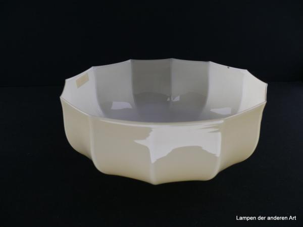 Jugendstil Lampenschirm gebraucht, Glas, innen weiß, außen elfenbeinfarben, breite Schulter mit einer kurzen Stufe, Wandung regelmäßig gekniffen, Nostalgie Ersatzglas für alte Lampen D: 24cm, H: 12cm, Glashalterand Griffrand 8cm, von unten