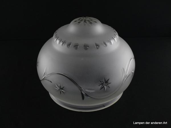 Jugendstil Lampenschirm gebraucht, Glas grau satiniert, kugelförmig, untere Wandungszone zwei mal gestuft, erste Stufe geschliffene Oliven, zweite Stufe mittig mit Sternschliff verziert, weit schwingende stilisierte Blattranke auf der oberen Wandungszone