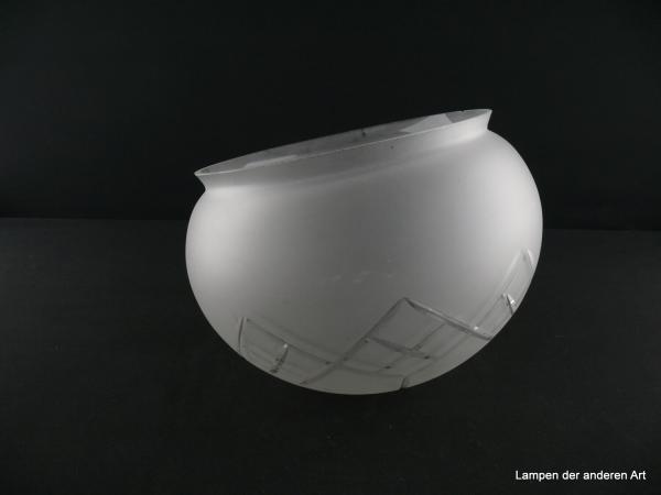 Jugendstil Lampenschirm gebraucht, Glas, satinierte Oberfläche, geschliffene Motive in unteren zwei Dritteln der Wandung, Rauten mit Kreuz im durchgehenden Rapport, Halbkugel,  Nostalgie Ersatzschirm D: ca. 24cm, H: ca.16cm, Glashalter 20cm, liegend