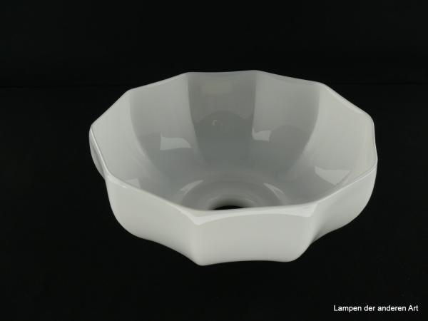 Jugendstil Lampenschirm gebraucht, Glas weiß, gestufte Schulter, gekniffene bauchige Wandung, Nostalgie Ersatzschirm D: ca.25cm, H: ca.11cm, Glashalter Griffrand 6cm, von unten