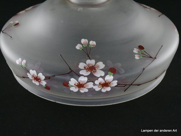 Jugendstil Lampenschirm gebraucht, Glas grau satiniert, Kirschblüten handgemalt in Emailfarben, D: 25cm, H: 11cm, Griffhalter 6cm, japanaisches Flair für Ihr zu Hause, Detail