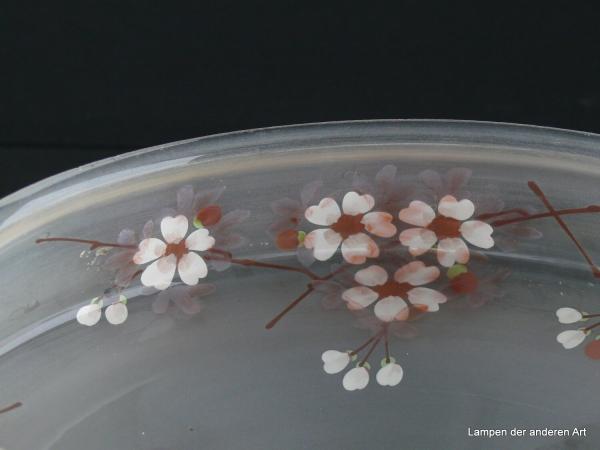 Jugendstil Lampenschirm gebraucht, Glas grau satiniert, Kirschblüten handgemalt in Emailfarben, D: 25cm, H: 11cm, Griffhalter 6cm, japanaisches Flair für Ihr zu Hause, Detail Bemalung